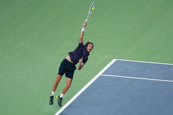 完胜德米纳尔 ATP上海众人赛梅德韦杰夫晋级四强