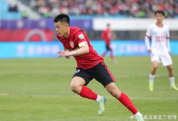 皇冠现金网 谭龙：只要我们坚持住，亚泰的旗帜就不会倒下