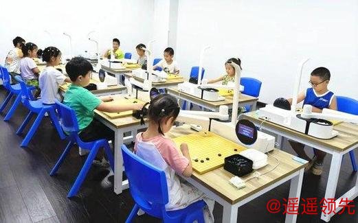 皇冠现金网 AI双赋能：小明机器人筑牢围棋教学与测评新基石